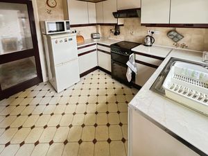 Kitchen- click for photo gallery
